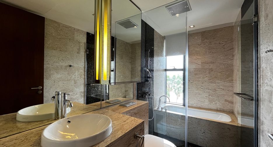 Condo en venta de 3 habitaciones en Yan Nawa, Bangkok
