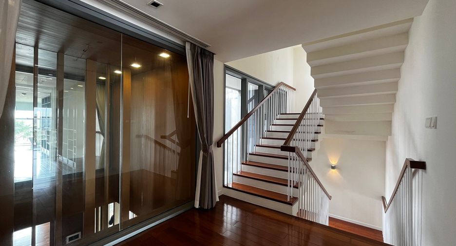 Condo en venta de 3 habitaciones en Yan Nawa, Bangkok