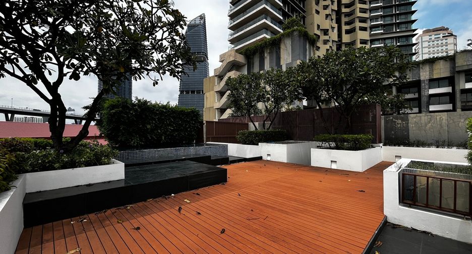 Condo en venta de 3 habitaciones en Yan Nawa, Bangkok