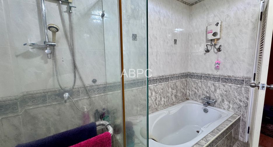 Haus zum Kauf mit 3 Zimmer in Bang Lamung, Chonburi