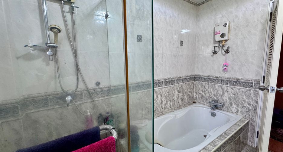 Haus zum Kauf mit 3 Zimmer in Bang Lamung, Chonburi