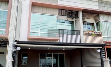 出售 4 卧室 联排别墅 在 Mueang Nonthaburi, Nonthaburi