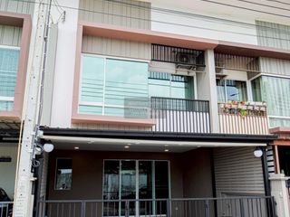 Продажа 4 спальни таунхаус в Mueang Nonthaburi, Нонтабури