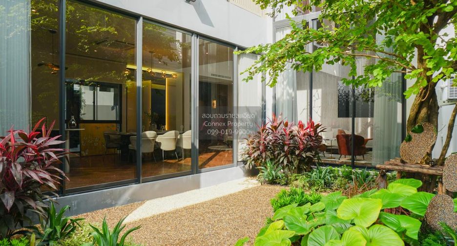 For sale 4 bedrooms house in Bang Kapi, Bangkok