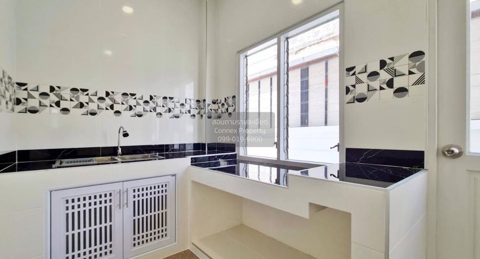 For sale 3 bedrooms house in Mueang Pathum Thani, Pathum Thani