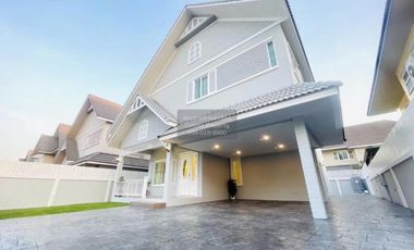 Haus zum Kauf mit 4 Zimmer in Bang Khae, Bangkok