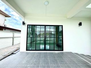 For sale 4 bedrooms house in Lam Luk Ka, Pathum Thani