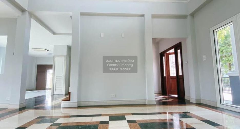 For sale 5 bedrooms house in Phra Khanong, Bangkok
