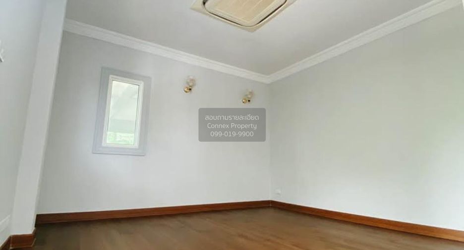 For sale 5 bedrooms house in Phra Khanong, Bangkok