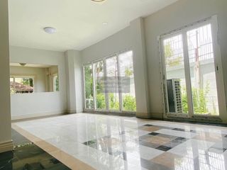 For sale 5 ベッドルーム house in Phra Khanong, Bangkok