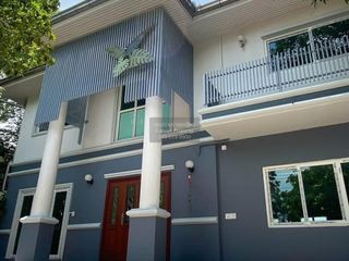 For sale 5 ベッドルーム house in Phra Khanong, Bangkok