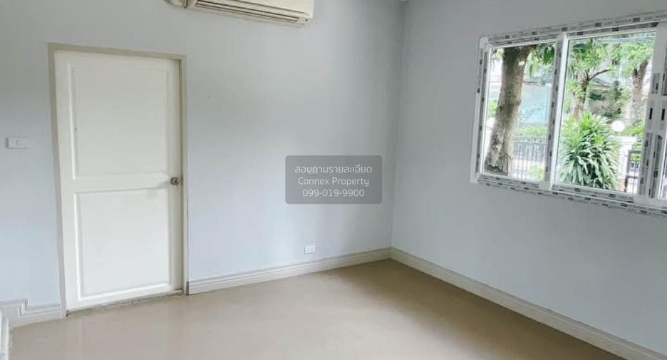 For sale 5 bedrooms house in Phra Khanong, Bangkok