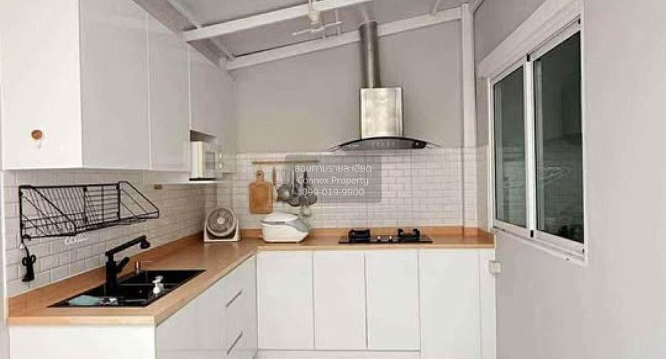 For sale 4 bedrooms townhouse in Mueang Samut Sakhon, Samut Sakhon