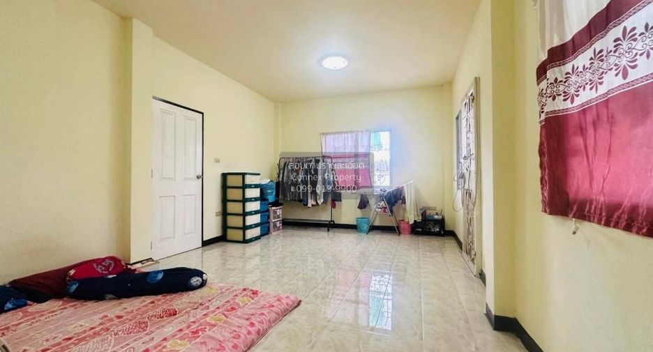 For sale 4 bedrooms townhouse in Mueang Samut Sakhon, Samut Sakhon