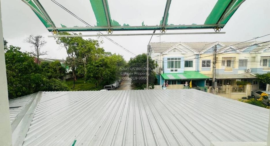 For sale 4 bedrooms townhouse in Mueang Samut Sakhon, Samut Sakhon
