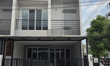 For sale 3 bedrooms townhouse in Bang Khae, Bangkok