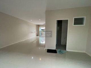 Продажа 3 спальни таунхаус в Bang Phli, Самутпракан