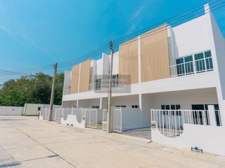 For sale 2 bedrooms townhouse in Mueang Nakhon Pathom, Nakhon Pathom