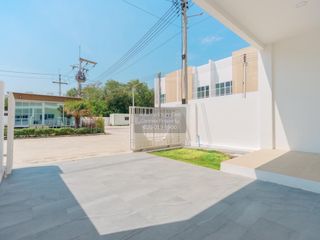 For sale 2 bedrooms townhouse in Mueang Nakhon Pathom, Nakhon Pathom