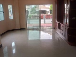 For sale 4 ベッドルーム house in Phutthamonthon, Nakhon Pathom