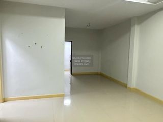 For sale 4 bedrooms townhouse in Mueang Samut Sakhon, Samut Sakhon