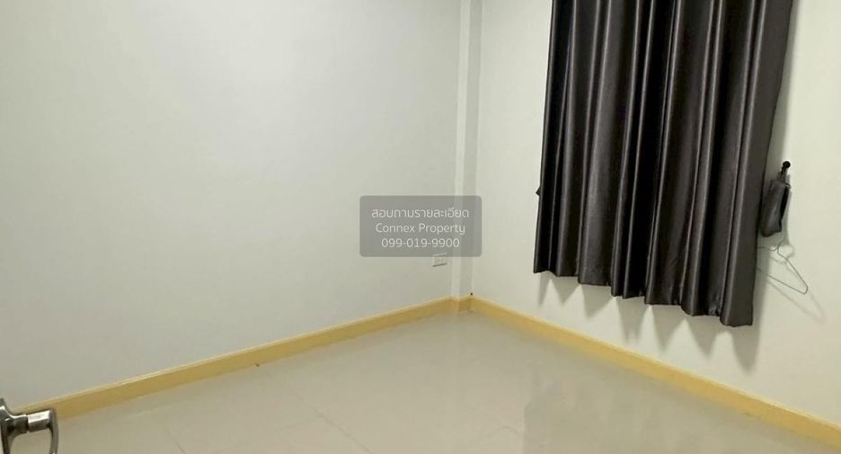 For sale 4 bedrooms townhouse in Mueang Samut Sakhon, Samut Sakhon