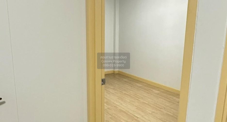 For sale 4 bedrooms townhouse in Mueang Samut Sakhon, Samut Sakhon