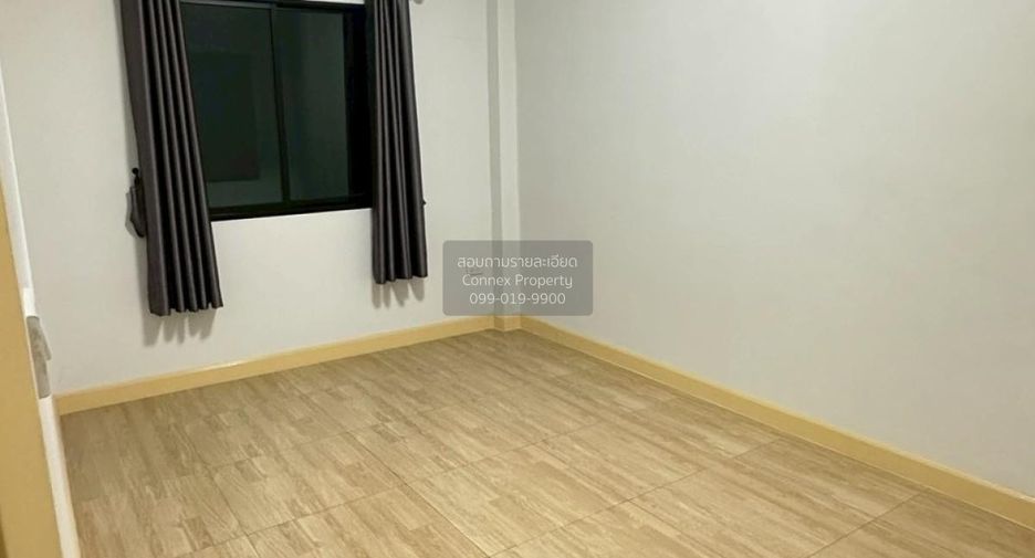 For sale 4 bedrooms townhouse in Mueang Samut Sakhon, Samut Sakhon