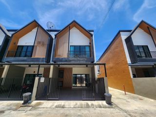 For sale 4 bedrooms townhouse in Mueang Samut Sakhon, Samut Sakhon