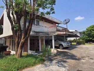Casa en venta de 4 habitaciones en Phra Khanong, Bangkok