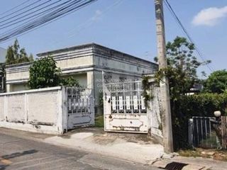 Casa en venta de 4 habitaciones en Phra Khanong, Bangkok