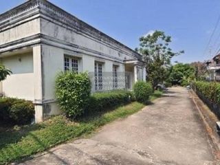 Casa en venta de 4 habitaciones en Phra Khanong, Bangkok
