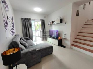 Casa adosada en venta de 3 habitaciones en Bang Sao Thong, Samut Prakan