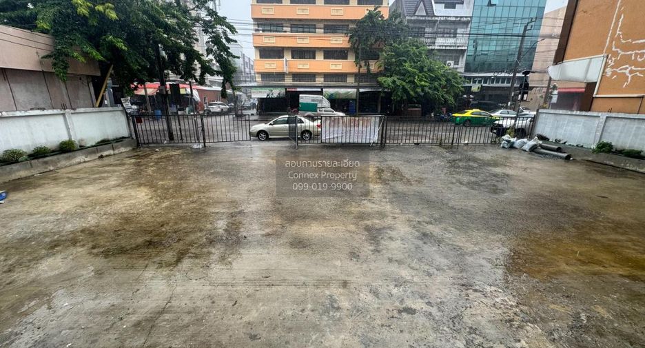 Gewerbefläche zum Kauf mit 3 Zimmer in Bang Kapi, Bangkok