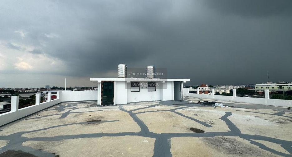 Gewerbefläche zum Kauf mit 3 Zimmer in Bang Kapi, Bangkok