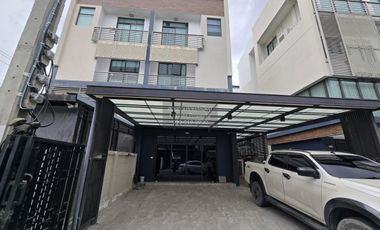 For rent 3 bedrooms townhouse in Bueng Kum, Bangkok