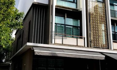 For rent 6 bedrooms townhouse in Mueang Nonthaburi, Nonthaburi