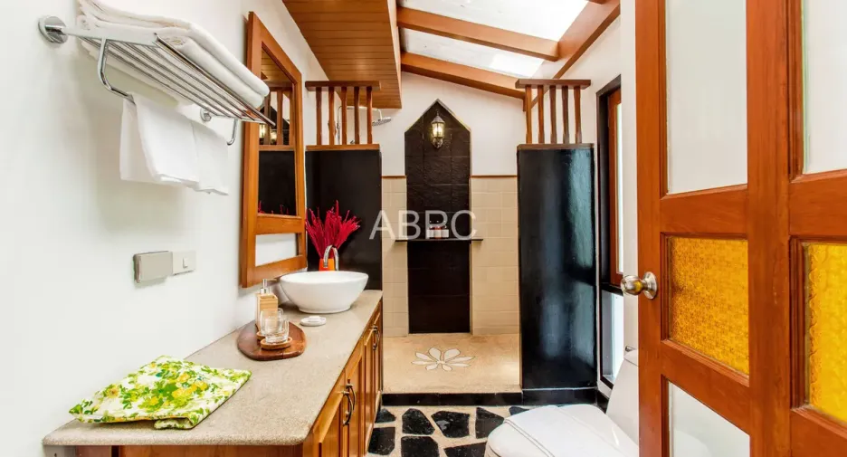 For rent and for sale 4 bedrooms house in Jomtien, Pattaya