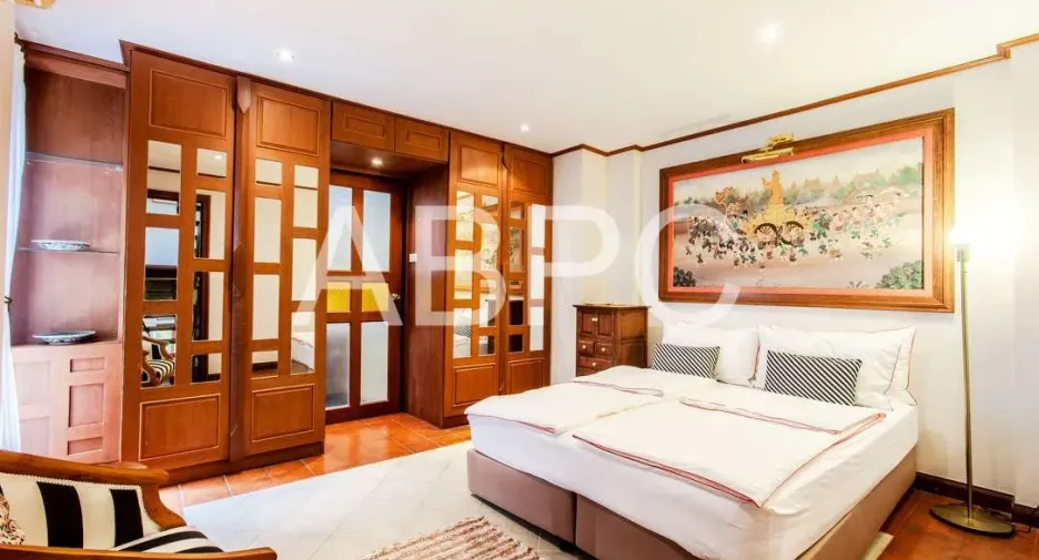For rent and for sale 4 bedrooms house in Jomtien, Pattaya