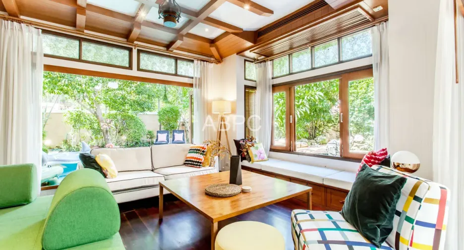 For rent and for sale 4 bedrooms house in Jomtien, Pattaya