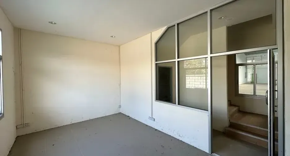 For rent warehouse in Lat Lum Kaeo, Pathum Thani