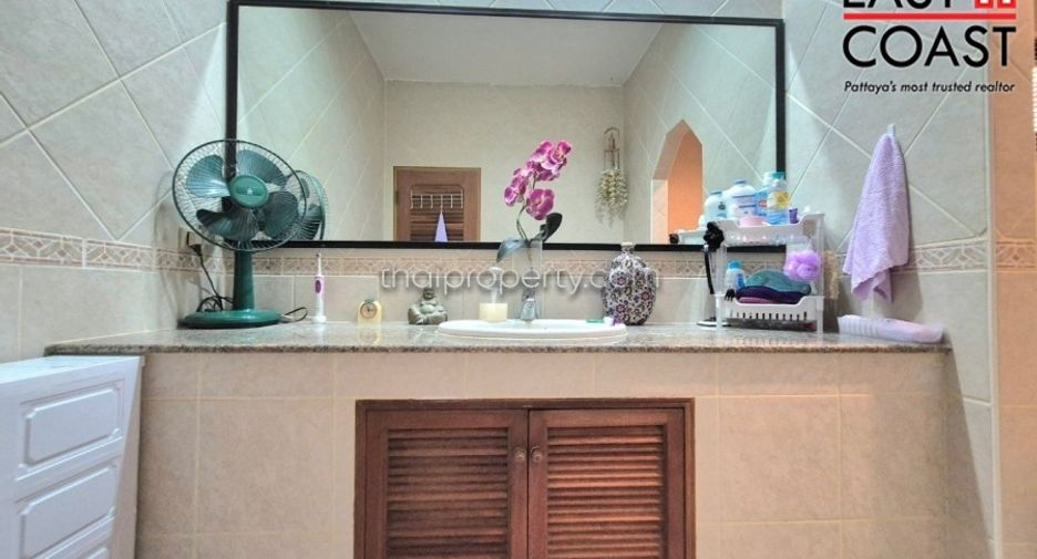 For sale 4 bedrooms house in East Pattaya, Pattaya