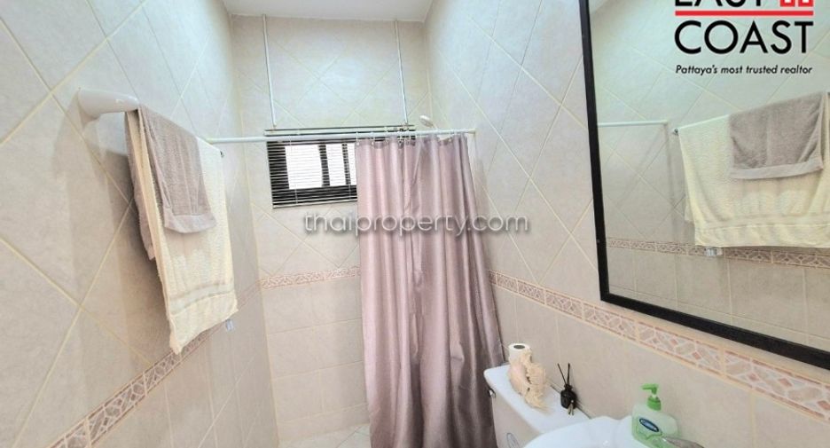 For sale 4 bedrooms house in East Pattaya, Pattaya