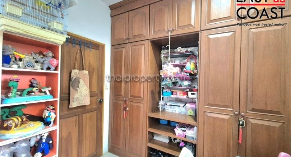 For sale 4 bedrooms house in East Pattaya, Pattaya