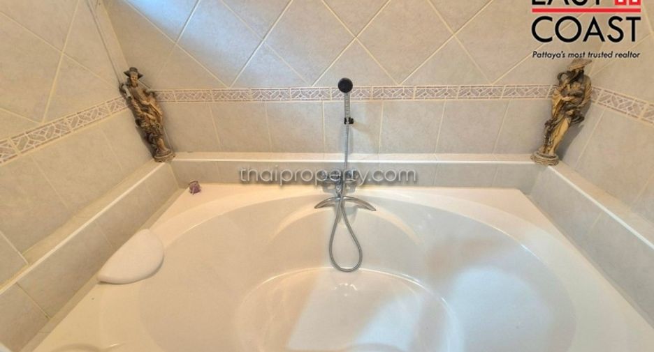 For sale 4 bedrooms house in East Pattaya, Pattaya