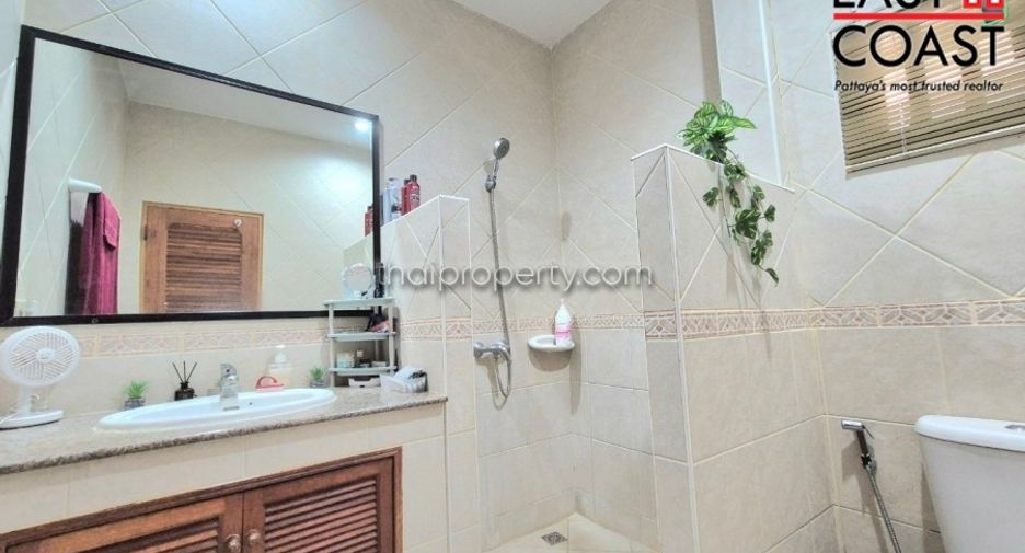 For sale 4 bedrooms house in East Pattaya, Pattaya
