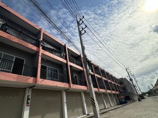 For sale 2 bed townhouse in Mueang Samut Sakhon, Samut Sakhon