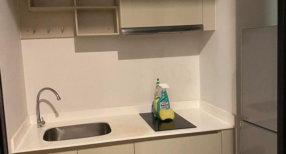 For rent 1 bed condo in Watthana, Bangkok