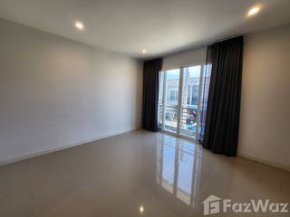 For sale 3 bed townhouse in Bang Khae, Bangkok