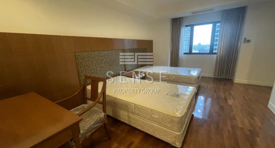 For rent 3 bedrooms condo in Khlong Toei, Bangkok